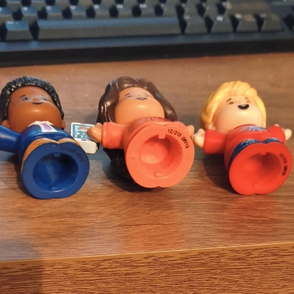 Set of 3 Fisher Price Little People - Neighborhood Figures / Community Helpers - Picture 14 of 14